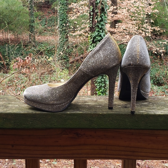 FIONI Clothing Shoes - Gorgeous Bedazzled Heels 😍😍